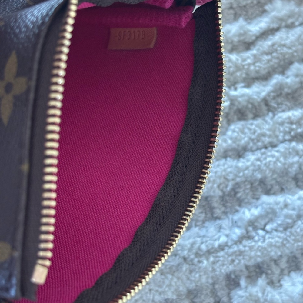 Louis Vuitton Vivienne Skiing Bears Bag - Picture 8 of 9